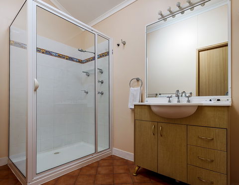 Thou Walla Sunset Retreat - Melbourne Tourism 3