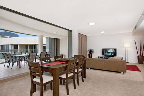 Tweed Ultima - Melbourne Tourism 2