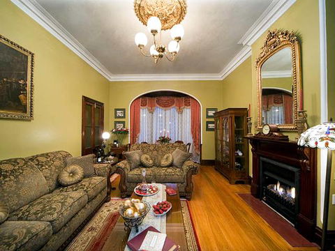 Varenna Luxury Accommodation - Melbourne Tourism 0