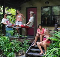 Airlie Beach Magnums Backpackers