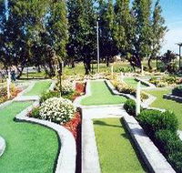 West Beach Mini Golf - Melbourne Tourism