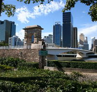 Former Victoria Bridge Abutment Memorial - Melbourne Tourism