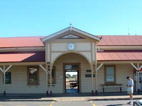 Maryborough Railway Station - Melbourne Tourism 0
