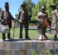 Dad Dave Mum and Mabel - Melbourne Tourism