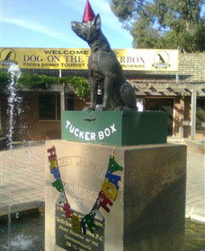 The Dog On The Tucker Box - Melbourne Tourism 1