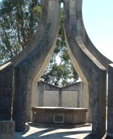 Inverell And District Bicentennial Memorial - Melbourne Tourism 0