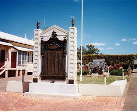 Gayndah War Memorial - Melbourne Tourism 0