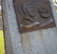 Thunderbolt's Statue and Constable Walker Memorial - Melbourne Tourism