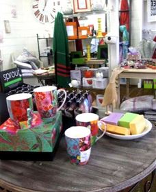 The Famous Tinonee Cafe And Gift Shop - Melbourne Tourism 0