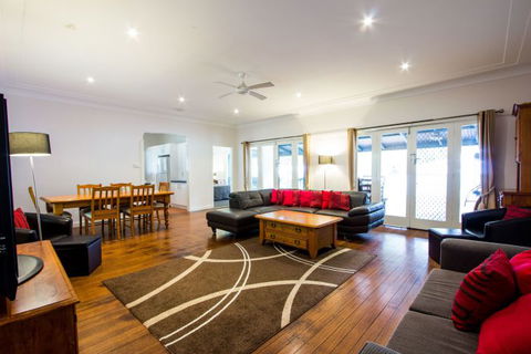 The Retreat Port Stephens - Melbourne Tourism 0