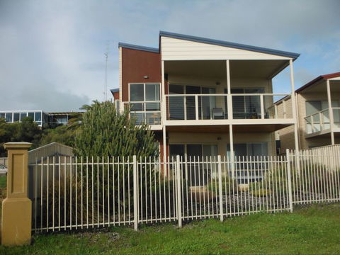 Tigh Na Mara - Melbourne Tourism 0
