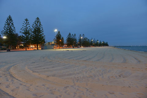 Altona Beach - Melbourne Tourism 1