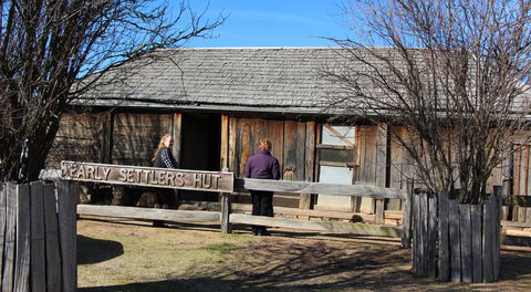 Early Settlers Hut - Melbourne Tourism 1