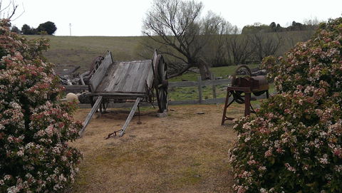 Early Settlers Hut - Melbourne Tourism 2