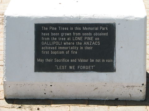 War Memorial And Heroes Avenue, Roma - Melbourne Tourism 1