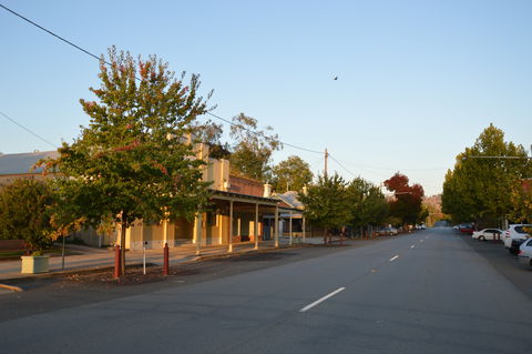 Adelong - Melbourne Tourism 0