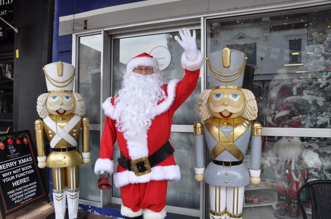Mrs Claus And Santa - Melbourne Tourism 0