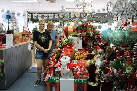 Mrs Claus And Santa - Melbourne Tourism 1