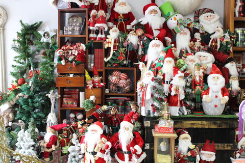 Mrs Claus And Santa - Melbourne Tourism 2