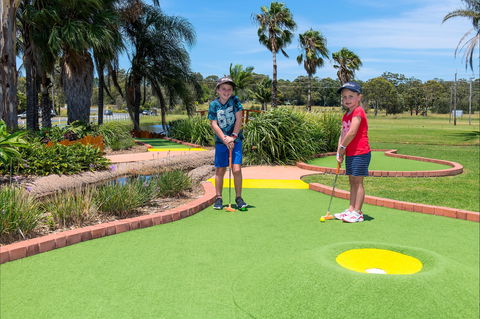 Port Macquarie Driving Range And Mini Golf - Melbourne Tourism 2