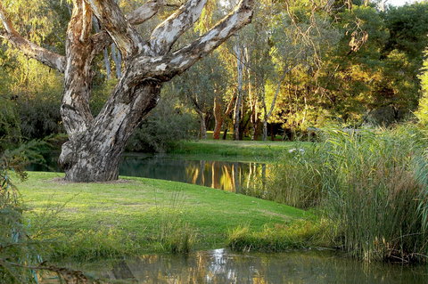 Gateway Island Parklands - Melbourne Tourism 0