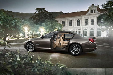 BMW Car Melbourne Airport To CBD - Melbourne Tourism 3