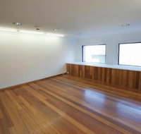 Raglan Street Gallery - Melbourne Tourism