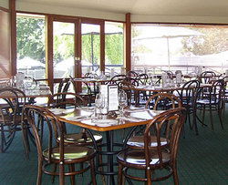 Oakbank Hotel - Melbourne Tourism 1