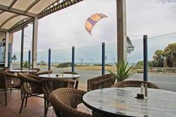 Henley Beach Hotel - Melbourne Tourism 3