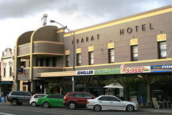 Ararat Hotel - Melbourne Tourism 1