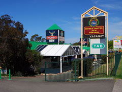 Oaks Hotel - Melbourne Tourism 1