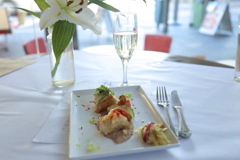 Vin And Oli - Melbourne Tourism 0