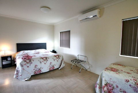 Station Hotel - Melbourne Tourism 2