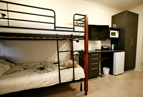 Station Hotel - Melbourne Tourism 3