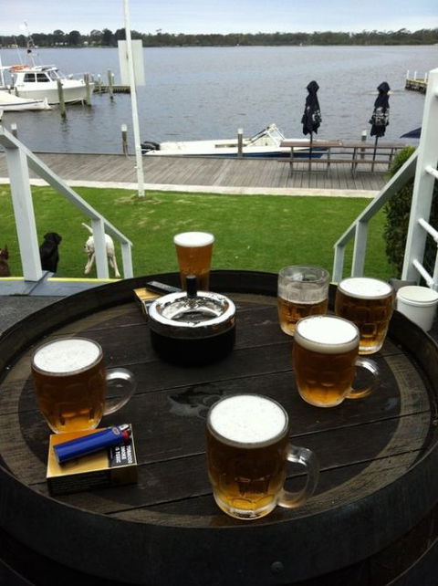 Metung Hotel - Melbourne Tourism 7