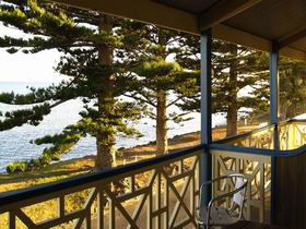 Robe Hotel - Melbourne Tourism 0