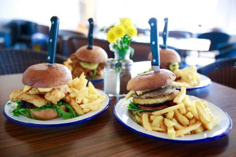 Tea Gardens Hotel–Motel - Melbourne Tourism 3