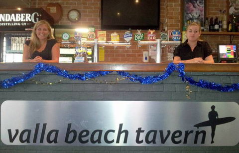 Valla Beach Tavern - Melbourne Tourism 0