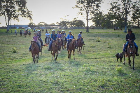 Night Horse Ride And Dinner - Melbourne Tourism 1