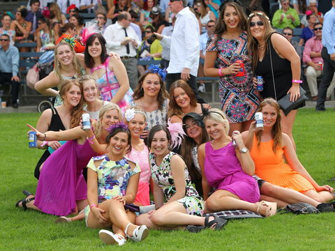 Albury Racing Club Boxing Day Races - Melbourne Tourism 2
