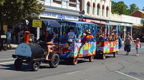 Corowa Rotary Federation Festival Parade - Melbourne Tourism 1