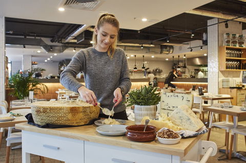 Flaming Cheese Wheel And Wine Experience: Brisbane - Melbourne Tourism 0