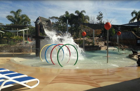 Blue Dolphin Holiday Resort - Melbourne Tourism 1