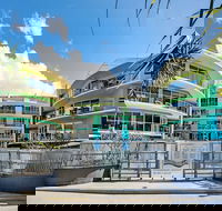 Rolling Surf Resort - Melbourne Tourism