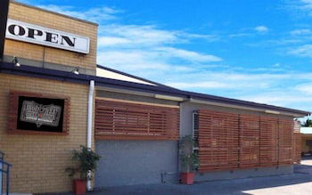 High Street Motor Inn - Melbourne Tourism 0