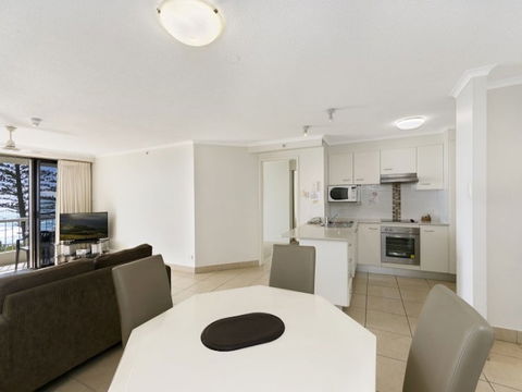 Coolum Caprice - Melbourne Tourism 6