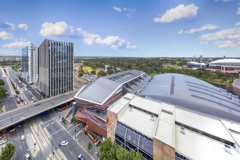 Oaks Adelaide Embassy Suites - Melbourne Tourism 4