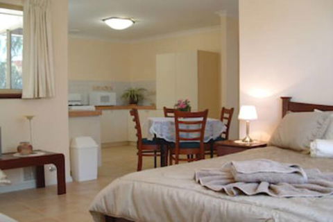 The Nosh & Nod - Avon Terrace - Melbourne Tourism 4