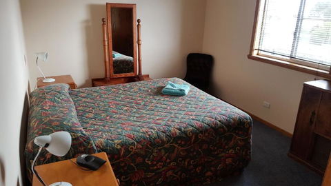 Waratah Falls Holiday Unit - Melbourne Tourism 3
