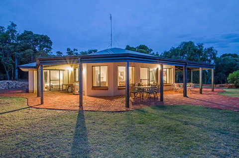 Yallingup Pet Friendly Bush Retreat - Melbourne Tourism 6